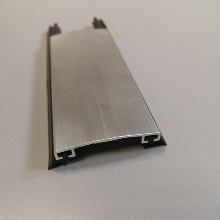 Hliníková prítlačná lišta DVOJITÁ vrch š-60 antracit 7016 bez gumy