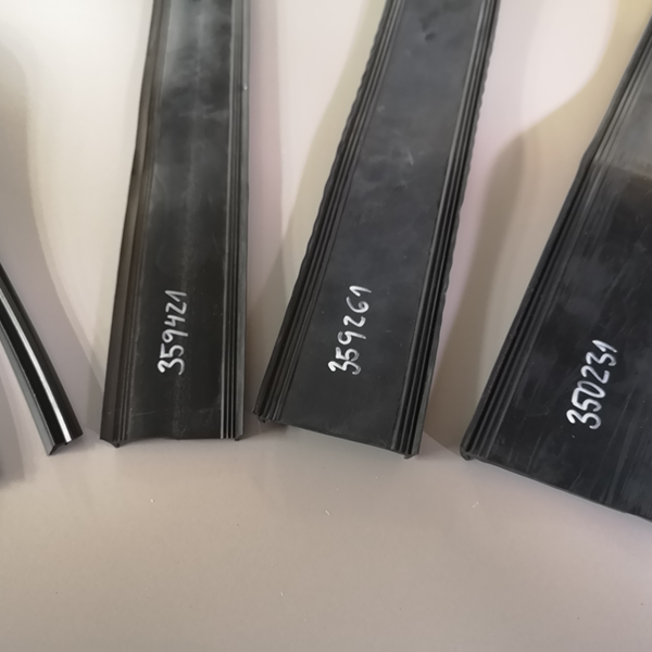 Gumené tesnenie EPDM podkladové 60mm balenie 25bm 359421