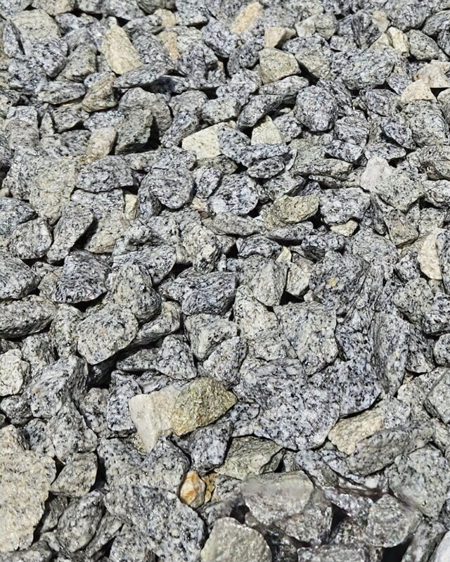 Štrk, kamene do záhrady Granit vrecovaný